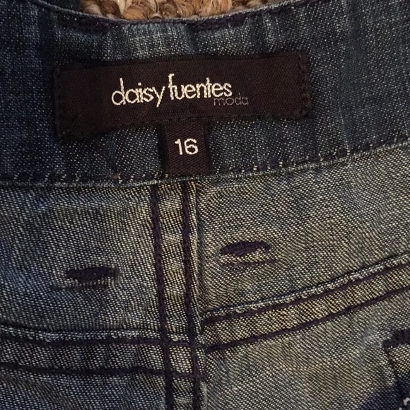 Daisy Fuentes size 16 relaxed fit, wide leg Jean - Picture 2 of 6